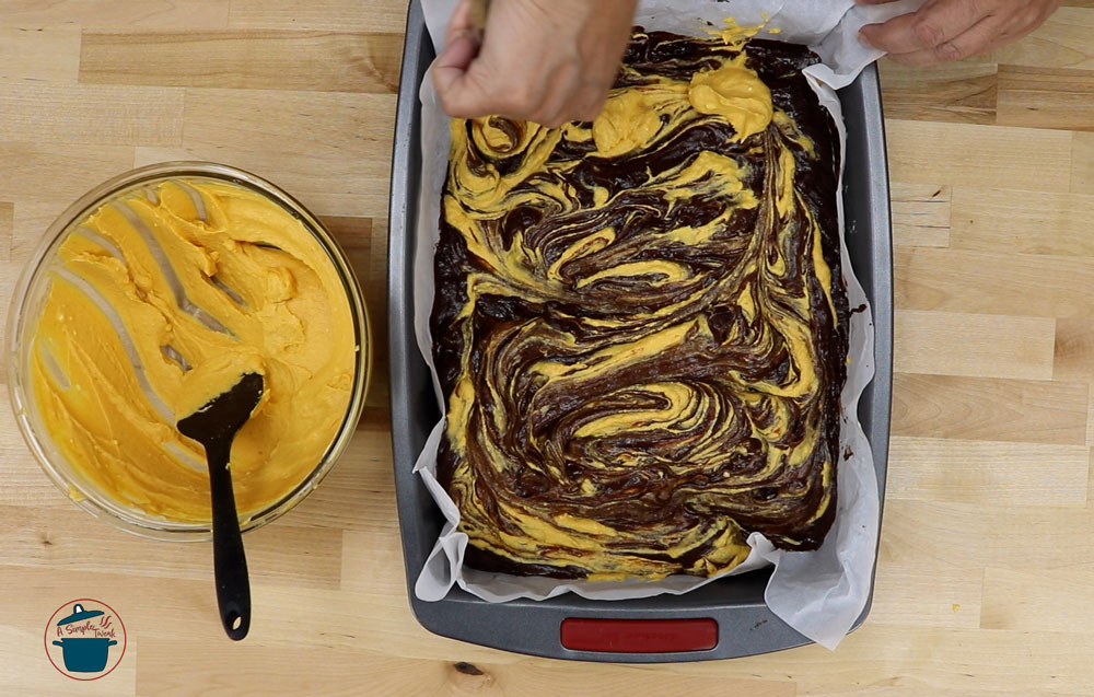 Use the bottom of a spoon to swirl it in, or drag the tip of a knife through the batter to create a swirl pattern. Use the bottom of a spoon to swirl it in, or drag the tip of a knife through the batter to create a swirl pattern.