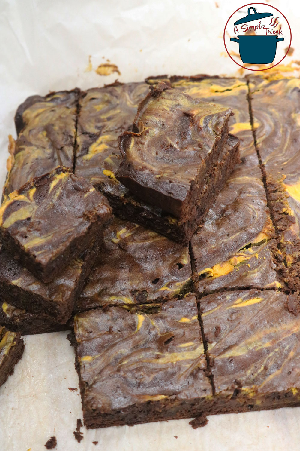 The perfect blend of chocolate and pumpkin, this easy fall dessert recipe is a must-try. Get ready to impress your guests this season with the ultimate choice for both Thanksgiving and Halloween! Pumpkin-Brownies-Fall-Recipe