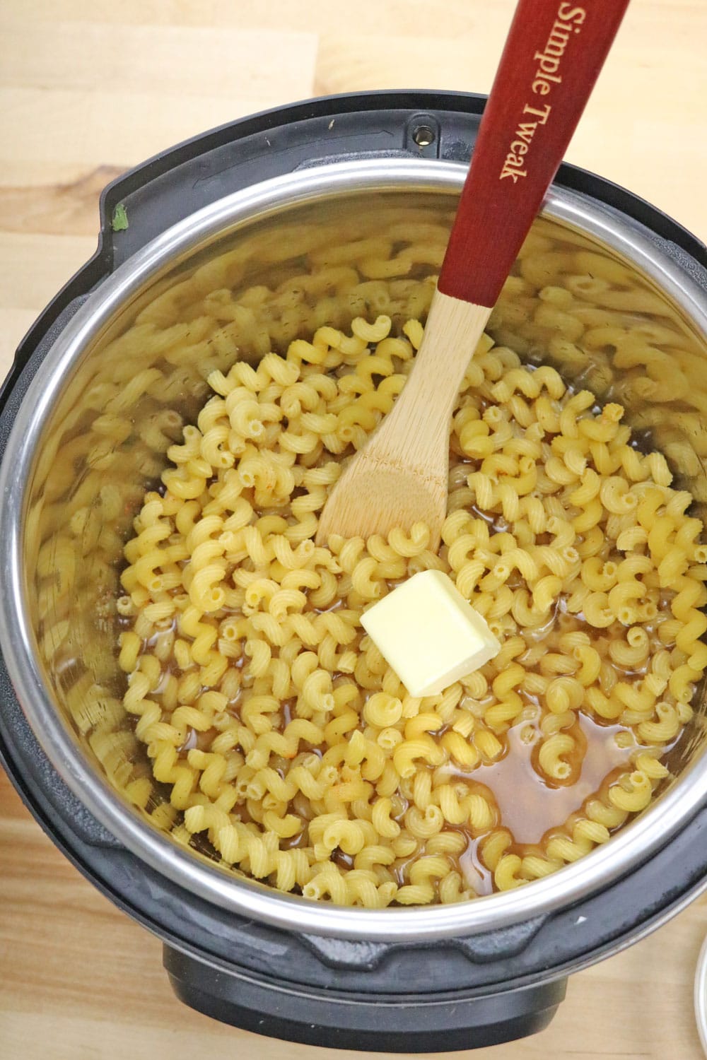 This is how easy is to make mac and cheese using an instant pot. How-to-make-mac-and-cheese-using-the-instant-pot