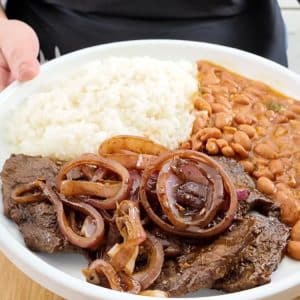 Bistec-Encebollado-Spanish-style-Steak-with-Onions