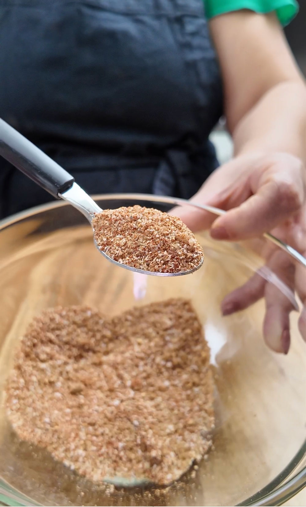 In a small mixing bowl combine the brown sugar, paprika, onion powder, garlic powder, cumin, mustard powder, salt, and black pepper. This dry rub is a blend of barbecue spices that pairs perfectly with beef, as well as chicken, pork and fish.