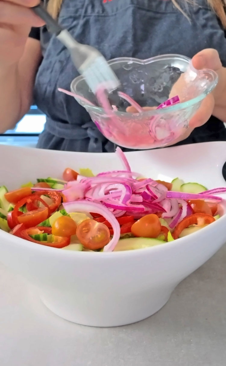 Before-adding-the-onion-to-the-salad,-sprinkle-it-with-some-salt-and-vinegar,-then-make-sure-to-drain-the-vinegar. Before-adding-the-onion-to-the-salad,-sprinkle-it-with-some-salt-and-vinegar,-then-make-sure-to-drain-the-vinegar.