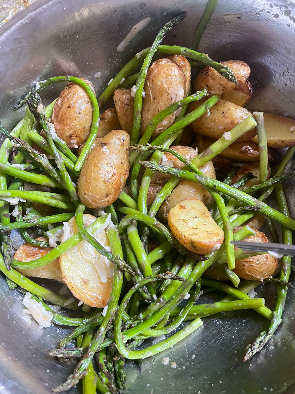 Transfer the potatoes and asparagus to the large bowl or if you want you can use a serving dish and garnish with some parmesan cheese and lemon juice. Asparagus-and-Fingerling-Potatoes