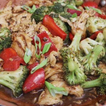 Chicken-broccoli-and-red-peppers