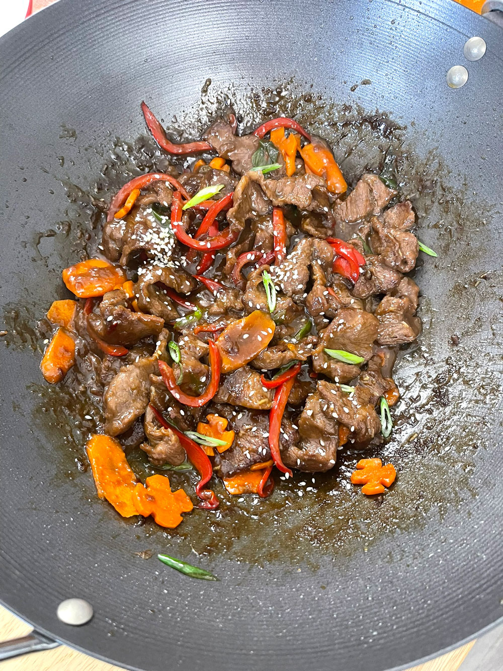 Add more oil and cook the beef in a single layer until itโs crispy and has a good sear. Donโt overcrowd the pan, if needed, cook in batches as I did. Add the vegetables back to the beef along with the green onions and stir to combine. Easy-Mongolian-Beef-Stir-Fry-Recipe