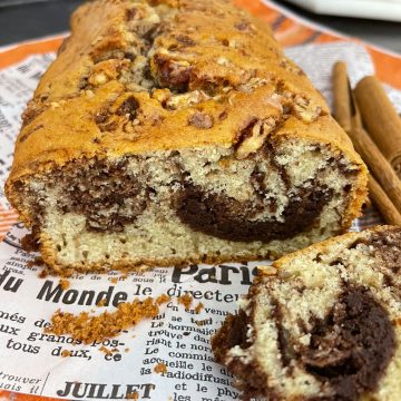 This EASY CINNAMON SWIRL CAKEย is perfect for your morning cup of tea, coffee, or even a glass of cold milk for the kids