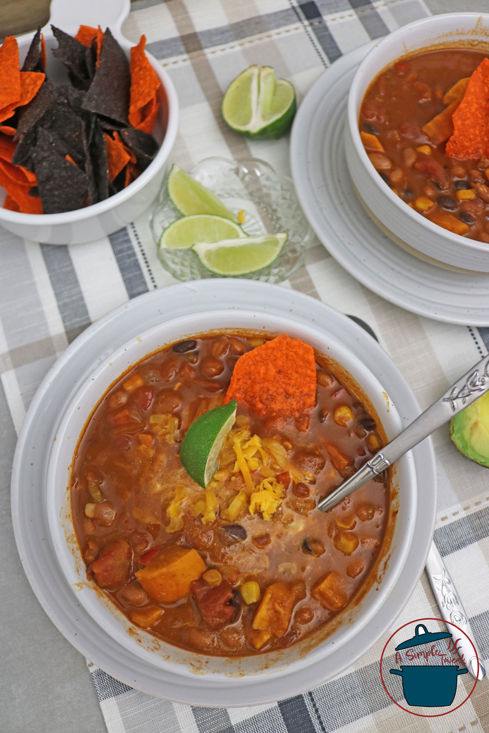 This-vegetarian-Chili-is-the-perfect-way-to-warm-up-on-a-cold-day