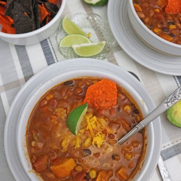 This-vegetarian-Chili-is-the-perfect-way-to-warm-up-on-a-cold-day