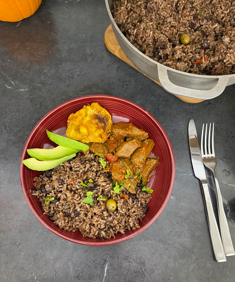 I like to serve it in a serving bowl and pair it with my Carne Guisada (beef stew), some Tostones, and avocado slices. Easy-Rice-Rcipe
