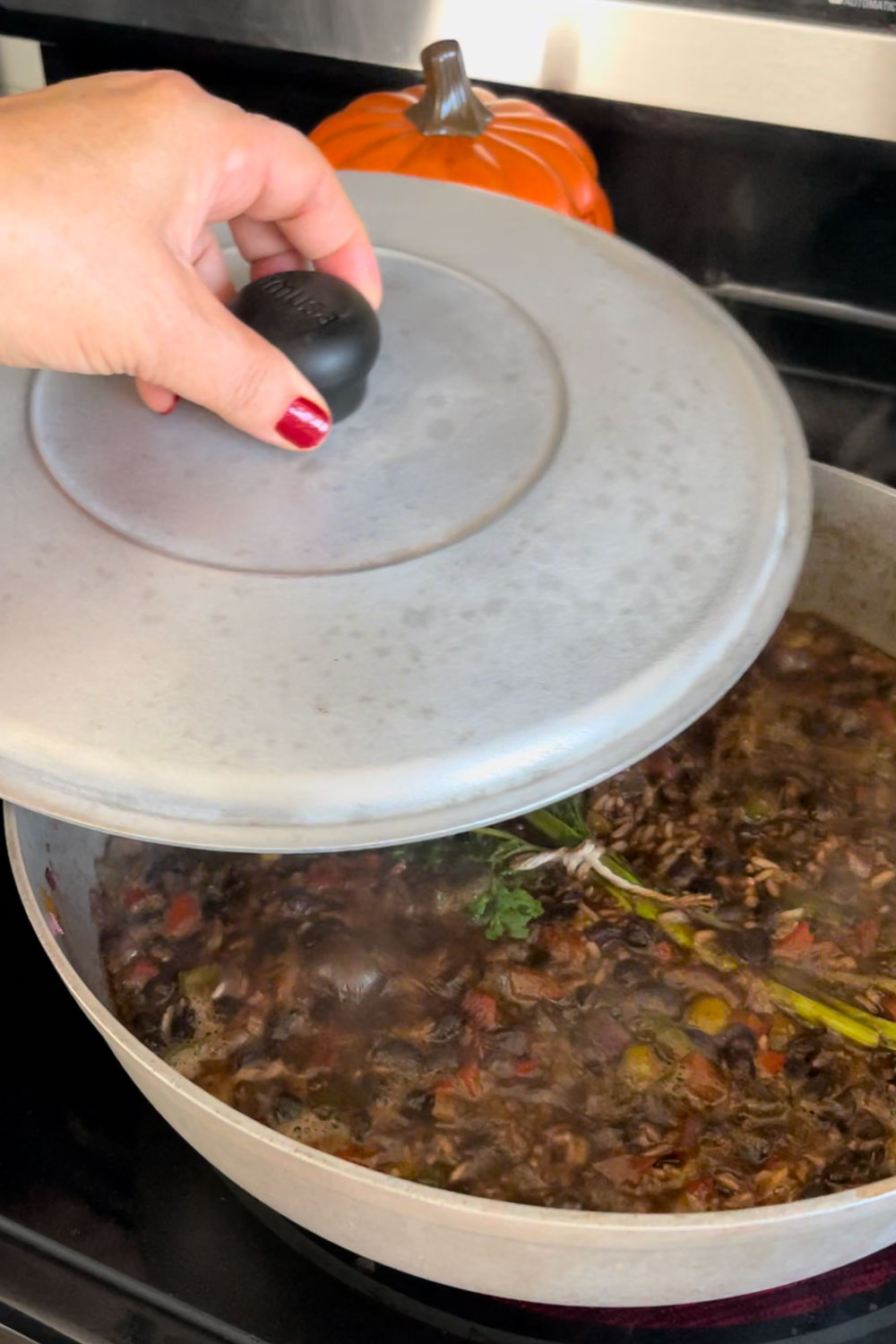 Once the water has evaporated, discard the herbs, cover the pot tightly, and cook over very low heat for 15 to 20 minutes. cover-the-pot-tightly,-and-cook-over-very-low-heat-for-15-to-20-minutes.