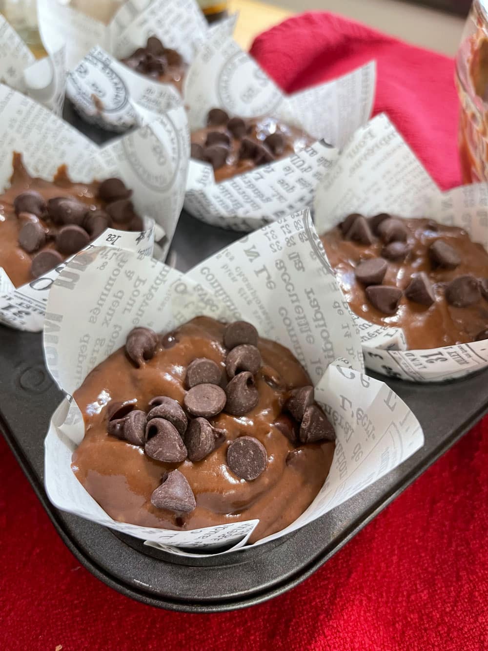 Spoon the batter into the liners, filling them to the top. This is the moment when you can add the extra chocolate chips to create a rich chocolate topping. Easy-Chocolate-Muffins